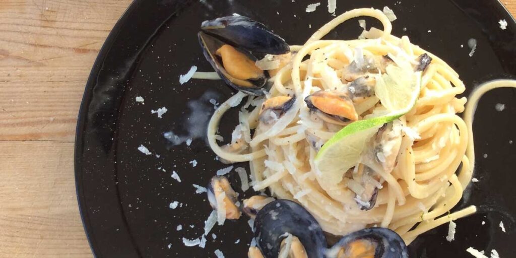 Insideat Insideat-ricetta-cozze-e-pecorino-1024x512 Spaghetti with Mussels, Pecorino, and Lime. Video recipes  