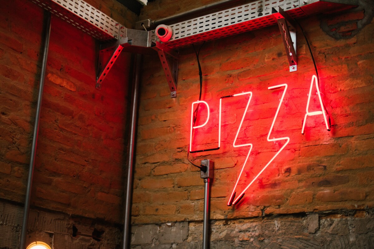 Mangiare la pizza a Roma