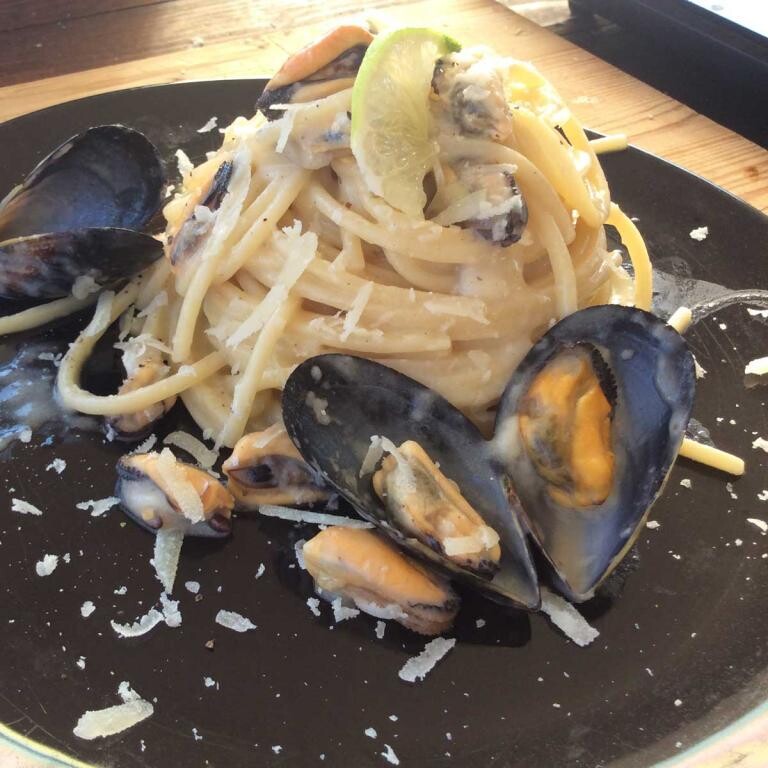 Insideat Insideat-ricetta-cozze-e-pecorino-1 Spaghetti with Mussels, Pecorino, and Lime. Video recipes  