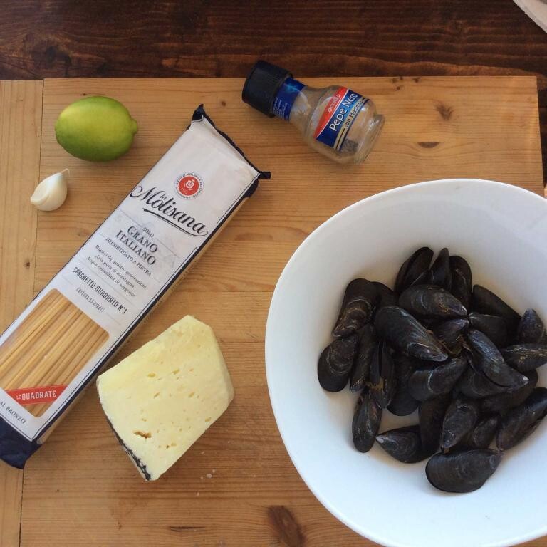 Insideat Insideat-ricetta-cozze-e-pecorino-2 Spaghetti with Mussels, Pecorino, and Lime. Video recipes  