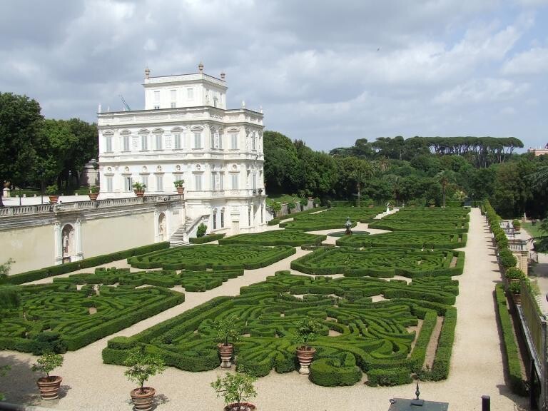 Insideat Villa-Doria-Pamphilj-in-Roma-insideat Rome is tinged with green Outsideat the Blog  