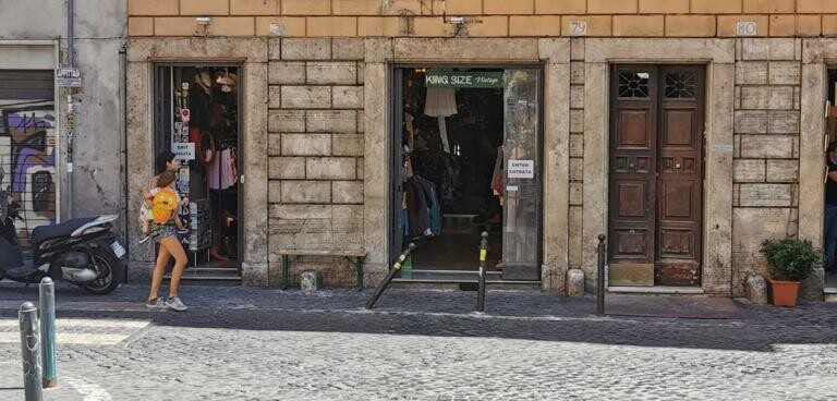 Insideat king-size-insideat Walking around Rione Monti, the vintage district of Rome Outsideat the Blog  