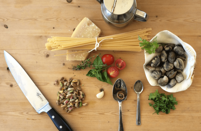 Insideat spaghettone-vongole-e-pistacchio-sito CLAMS AND PISTACHIOS SPAGHETTI Video recipes  