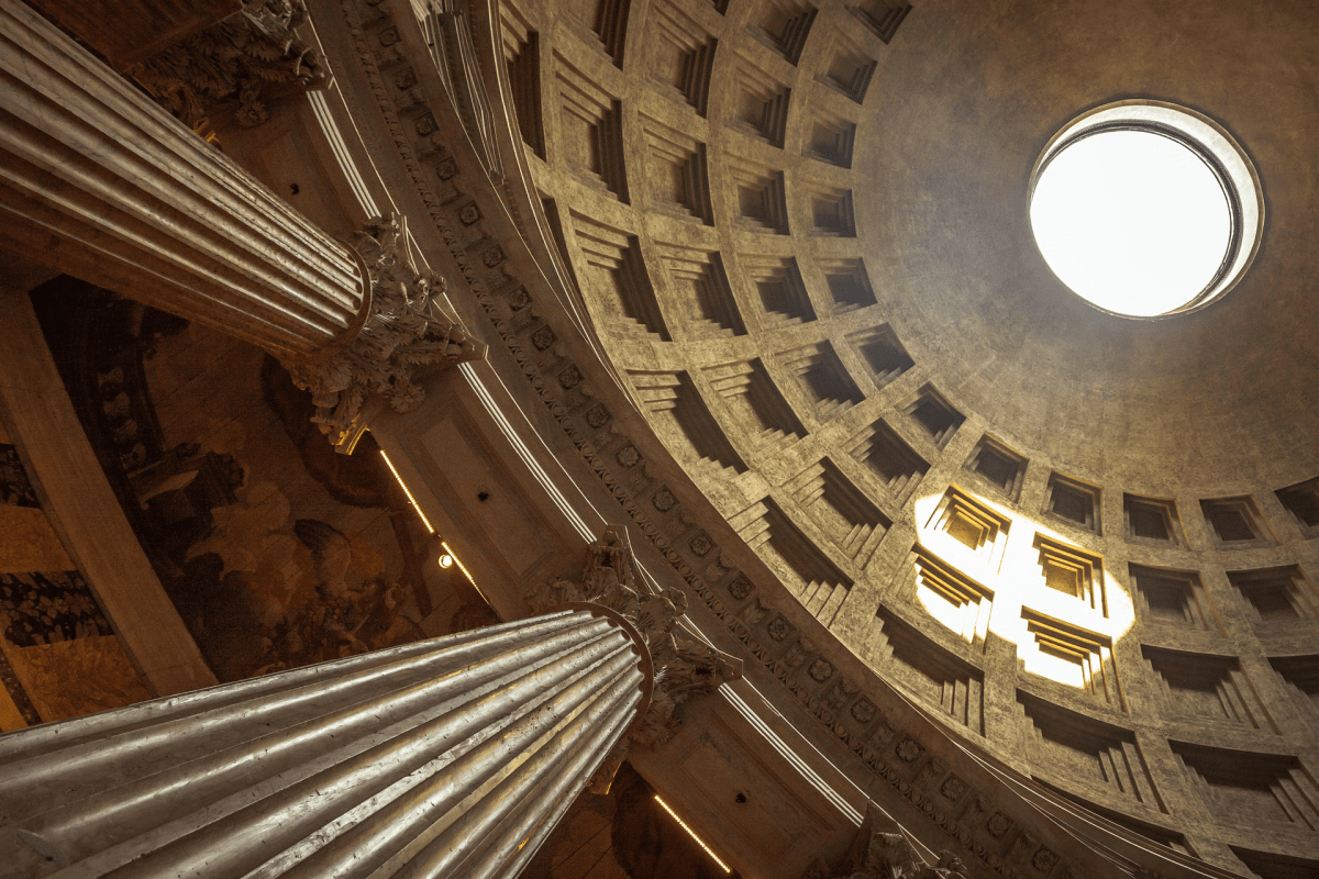 La-pioggia-dei-petali-della-Pentecoste-al-Pantheon